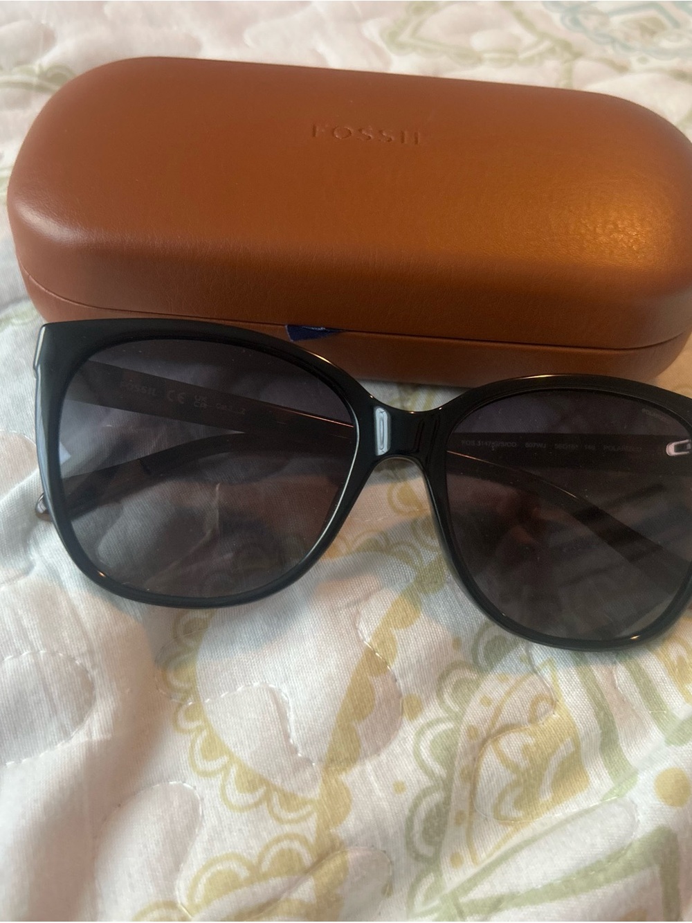 Fossil Women's Black Frame Sunglasses with Dark Gradient Lenses
